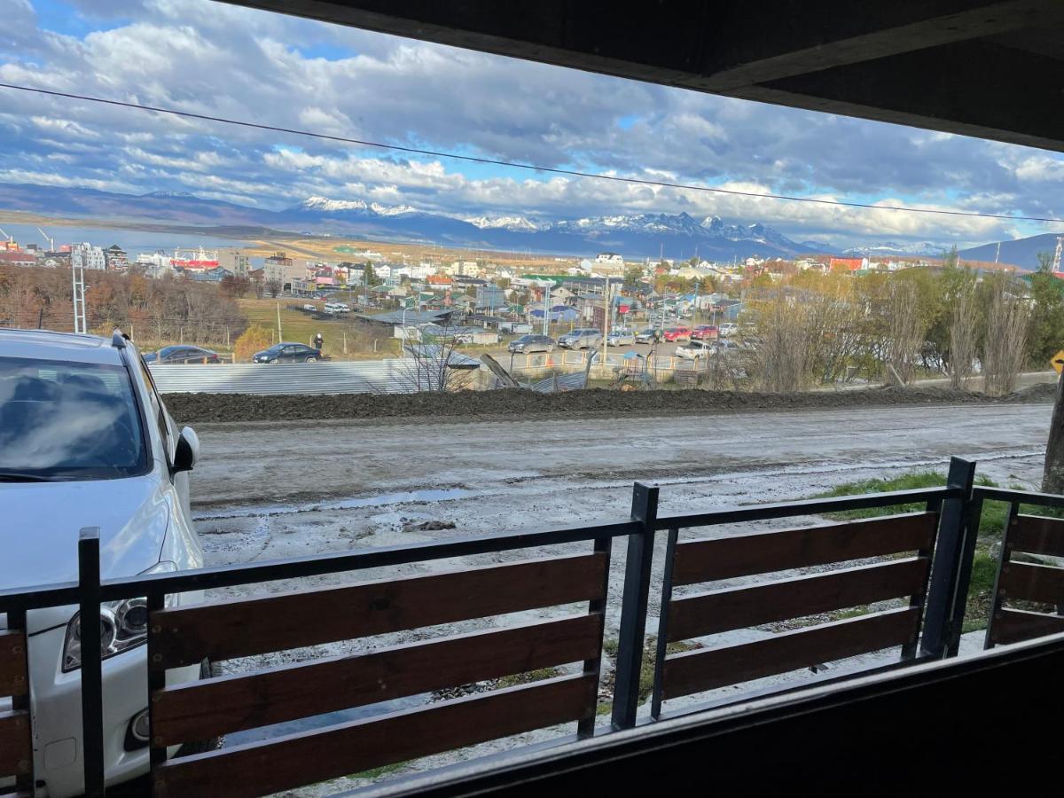 Mirando al canal Ushuaia Exterior foto