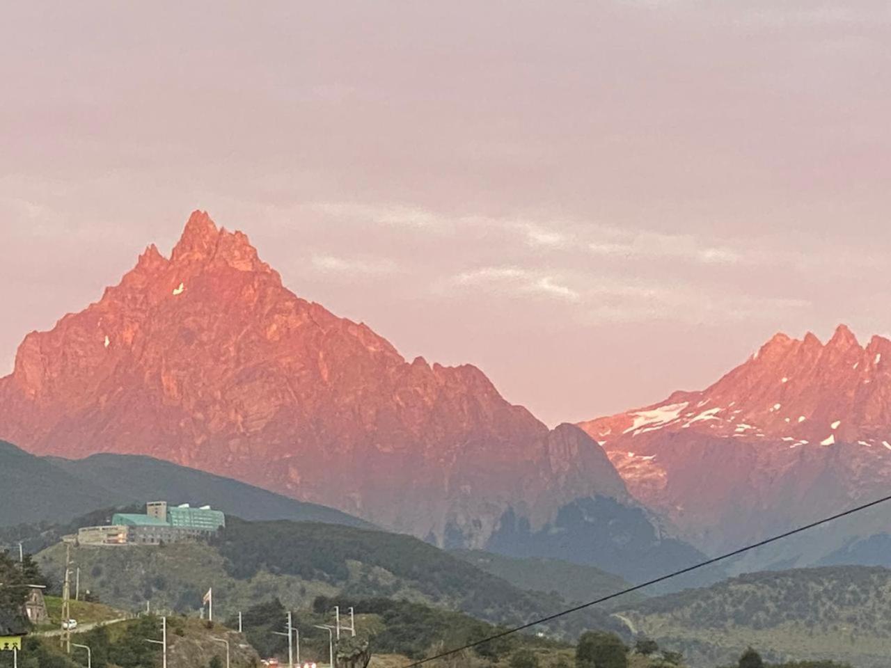 Mirando al canal Ushuaia Exterior foto