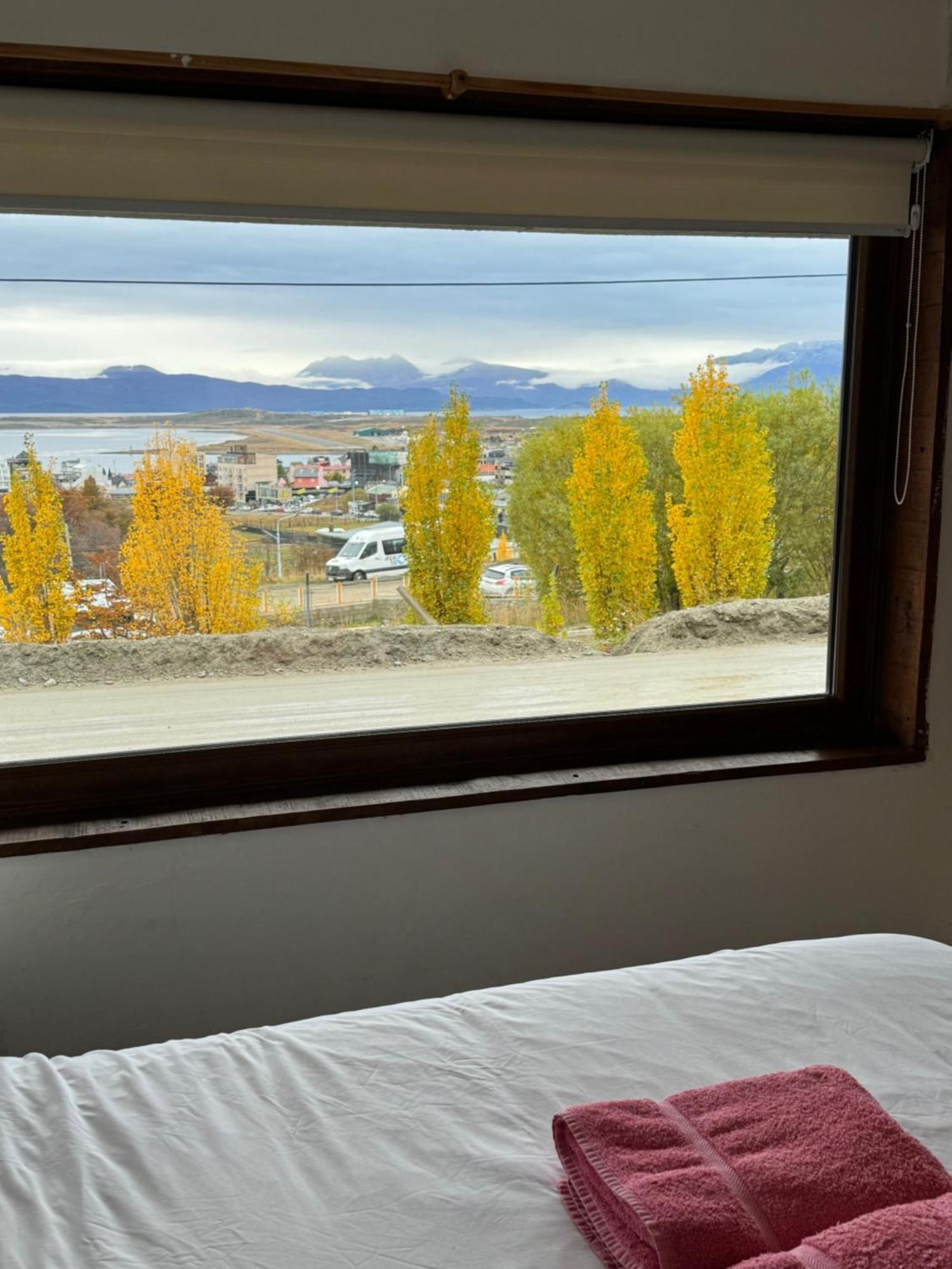 Mirando al canal Ushuaia Exterior foto